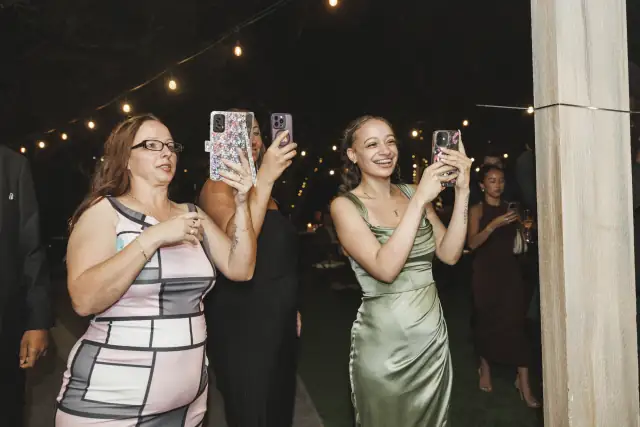 Stephanie and Lontez wedding at Botanica in Oceanside — Sun through the foliage, photograph 4